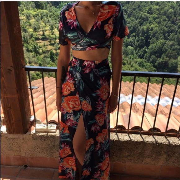 Sold—�Beautiful two piece outfit - Picture 2 of 3